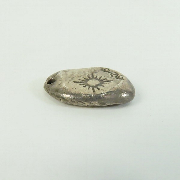 実際に弊社で買取させて頂いたARIZONA FREEDOM/アリゾナフリーダム 太陽神 タタキ チャーム/ペンダントの画像 4枚目