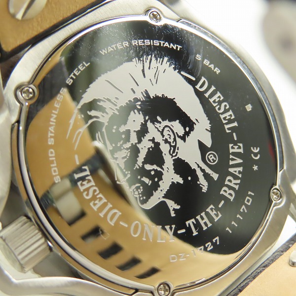 実際に弊社で買取させて頂いたDIESEL/ディーゼル デニムベルト アナログ腕時計 DZ-1727【動作未確認】の画像 3枚目