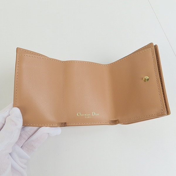 実際に弊社で買取させて頂いたDior/ディオール 三つ折り財布 レザーの画像 5枚目