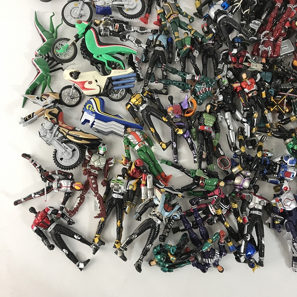 実際に弊社で買取させて頂いた【おまとめ】BANDAI/バンダイ 仮面ライダー 装着変身 他 1号/2号/ブレイド/555/カブト 等 フィギュアの画像 3枚目
