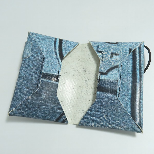 実際に弊社で買取させて頂いたFREITAG/フライターグ F233 PAT/パット カードケース 転写 ブルー系/ブラックの画像 4枚目