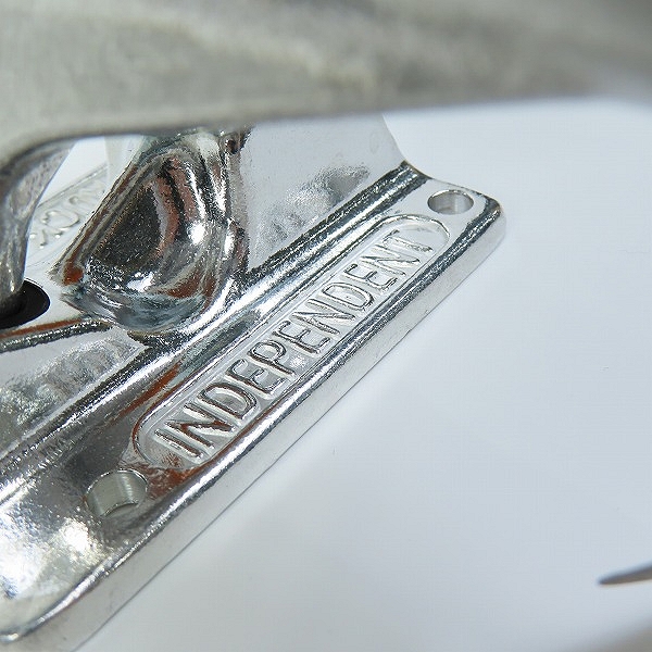 実際に弊社で買取させて頂いた(2)【未使用】INDEPENDENT/インディペンデント 144 STAGE 11 FORGED HOLLOW SILVER スケートボード トラックの画像 3枚目