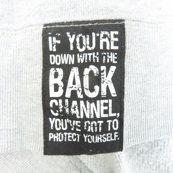 実際に弊社で買取させて頂いたBack Channel/バックチャンネル OFFICIAL LOGO PULLOVER PARKA 刺繍ロゴ パーカー グレー Lの画像 3枚目
