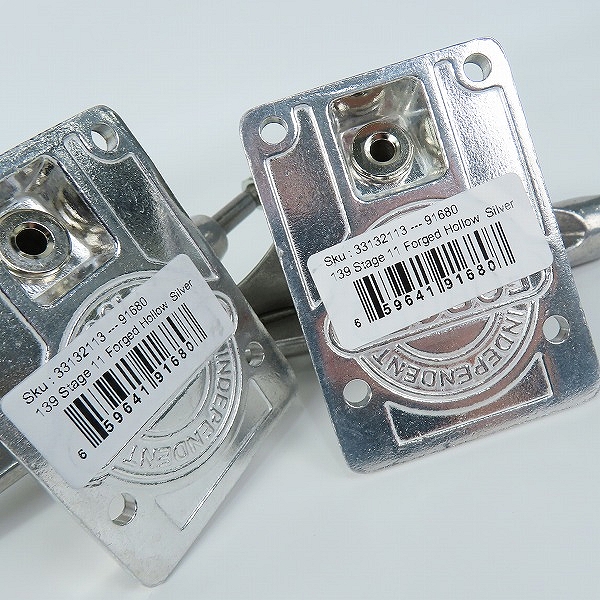 実際に弊社で買取させて頂いた(2)【未使用】INDEPENDENT/インディペンデント 139 Stage 11 Forged Hollow Silver Truck スケートボード トラックの画像 4枚目