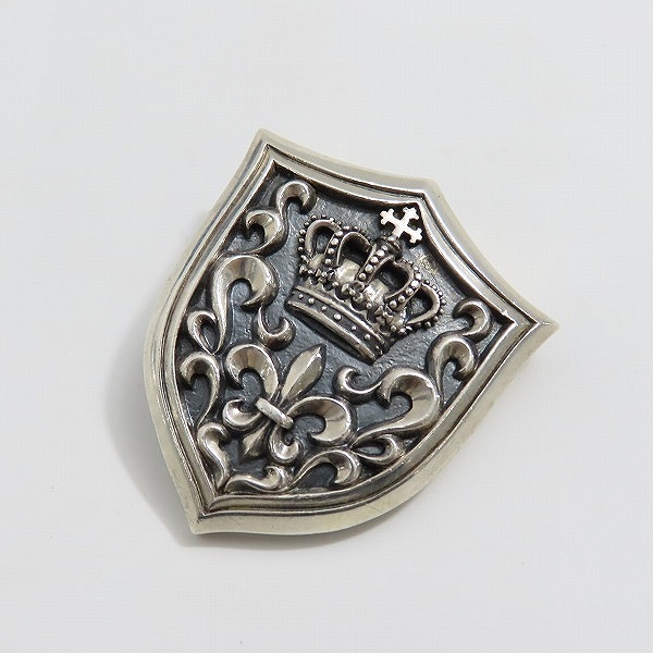 実際に弊社で買取させて頂いたJustin Davis/ジャスティンデイビス クラウンシールド ペンダント