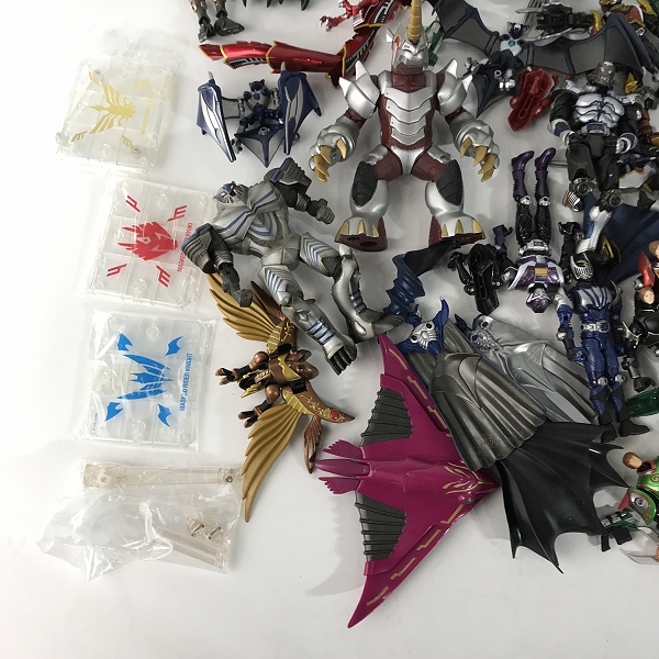 実際に弊社で買取させて頂いた【おまとめ】BANDAI/バンダイ 仮面ライダー龍騎 装着変身 他 ナイト/リュウガ/ファム/ミラーモンスター 等の画像 3枚目
