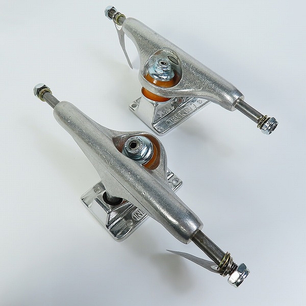 実際に弊社で買取させて頂いた(2)【未使用】INDEPENDENT/インディペンデント 144 STAGE 11 FORGED HOLLOW SILVER スケートボード トラック