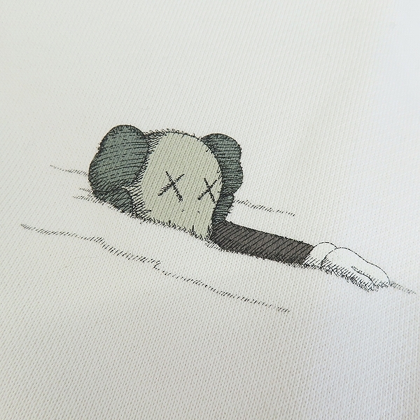 実際に弊社で買取させて頂いた【未使用】UNIQLO×KAWS/ユニクロ×カウズ スウェットシャツ/トレーナー オフホワイト/XLの画像 6枚目