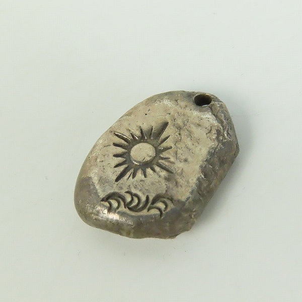 実際に弊社で買取させて頂いたARIZONA FREEDOM/アリゾナフリーダム 太陽神 タタキ チャーム/ペンダント