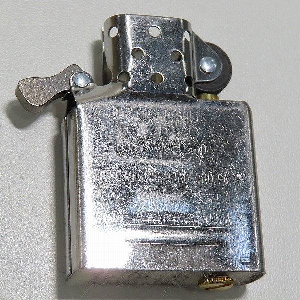 実際に弊社で買取させて頂いたZIPPO/ジッポー HARLEY-DAVIDSON/ハーレーダビッドソン MILWAUKEE IRON ナット/イーグル/2001年製の画像 5枚目