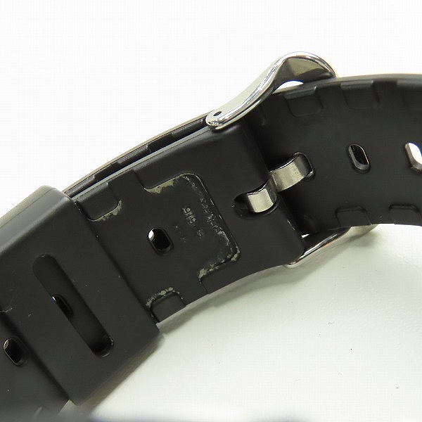 実際に弊社で買取させて頂いたG-SHOCK×F.C.Real Bristol/ジーショック×エフシーレアルブリストル クォーツ デジタル腕時計 DW-5750Eの画像 5枚目