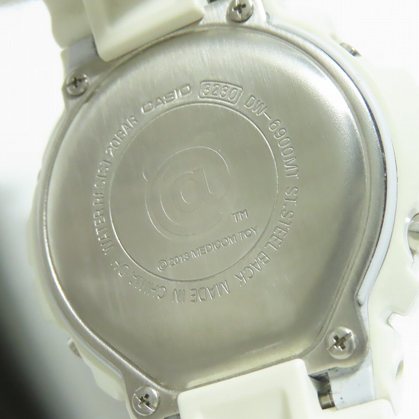 実際に弊社で買取させて頂いたG-SHOCK×メディコムトイ 限定コラボ 30周年記念 BE@RBRICK/ベアブリック ホワイト DW-6900MT-7JR【動作未確認】の画像 3枚目