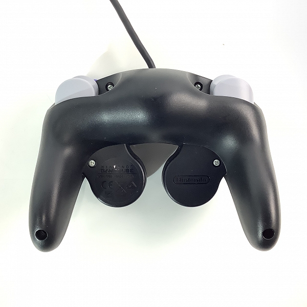 実際に弊社で買取させて頂いたNintendo/任天堂 ニンテンドー ゲームキューブ コントローラー DOL-003 スマブラ ブラック/ホワイト 2点セット【動作未確認】の画像 2枚目