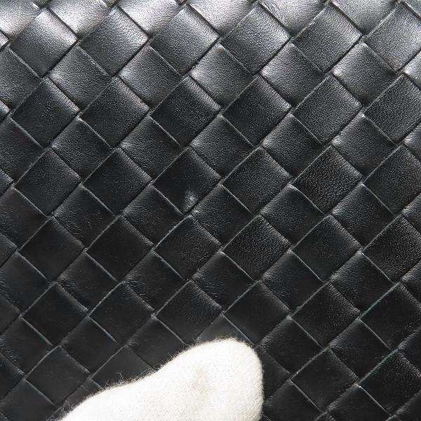 実際に弊社で買取させて頂いたBOTTEGA VENETA/ボッテガヴェネタ イントレチャート ブラック 二つ折り長財布の画像 7枚目