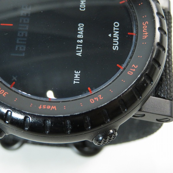 実際に弊社で買取させて頂いたSUNTO/スント CORE BLACK RED アウトドアウォッチ S023158000の画像 4枚目