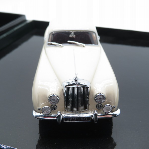 実際に弊社で買取させて頂いたMINICHAMPS/ミニチャンプス 1/43  ベントレー R-タイプ コンチネンタル 1954 アイボリー ミニカーの画像 3枚目