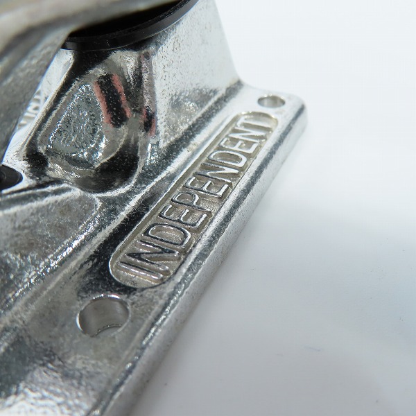 実際に弊社で買取させて頂いた(5)【未使用】INDEPENDENT/インディペンデント 139 Hollow Reynolds Block Silver MID TRUCKS スケートボード トラックの画像 3枚目