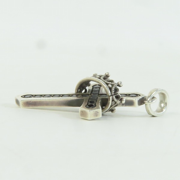 実際に弊社で買取させて頂いた【ギャラ付き】Justin Davis/ジャスティンデイビス Cross With Crown/クロスウィズクラウン ペンダント SPJ122-1の画像 3枚目