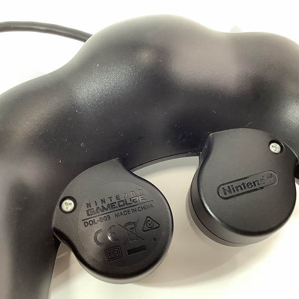 実際に弊社で買取させて頂いたNintendo/任天堂 ニンテンドー ゲームキューブ コントローラー DOL-003 スマブラ ブラック/ホワイト 2点セット【動作未確認】の画像 4枚目