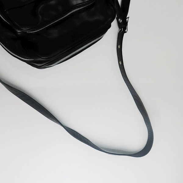 実際に弊社で買取させて頂いたCOMME des GARCONS/コムデギャルソン フェイクレザー/合皮 ショルダーバッグの画像 3枚目