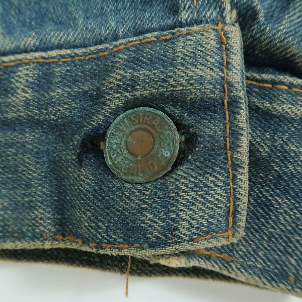 実際に弊社で買取させて頂いたLEVIS/リーバイス 70505 522刻印 BIGE 不均等Ｖ デニムジャケットの画像 7枚目