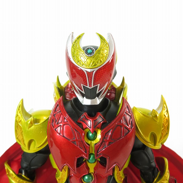 実際に弊社で買取させて頂いたBANDAI/バンダイスピリッツ S.H.Figuarts 真骨彫製法 仮面ライダーキバ エンペラーフォーム フィギュアの画像 3枚目