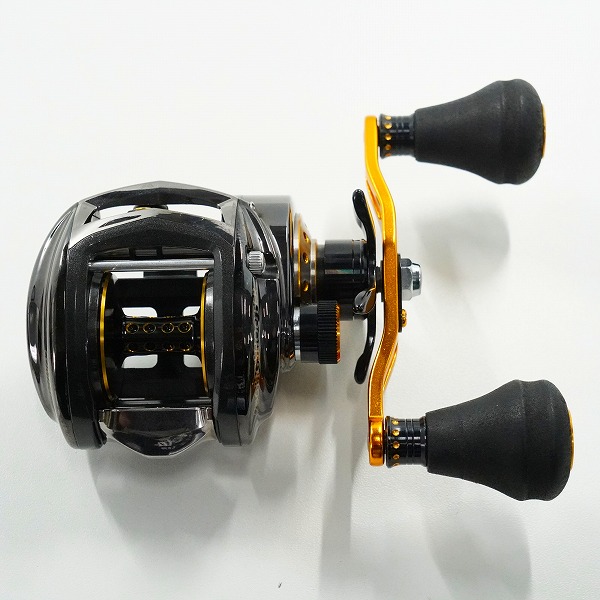 実際に弊社で買取させて頂いたAbuGarcia/アブガルシア REVO BIGSHOOTER COMPACT 8 ビッグシューターコンパクト 右ハンドル ベイトリール 袋/箱付きの画像 1枚目