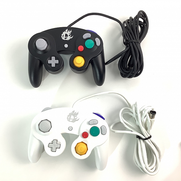 実際に弊社で買取させて頂いたNintendo/任天堂 ニンテンドー ゲームキューブ コントローラー DOL-003 スマブラ ブラック/ホワイト 2点セット【動作未確認】