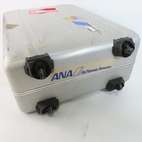 実際に弊社で買取させて頂いたZERO HALLIBURTON/ゼロハリバートン キャリーケース シルバーの画像 3枚目