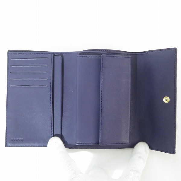 実際に弊社で買取させて頂いたLOEWE/ロエベ ミドル アナグラムロゴ ステッチデザイン 三つ折り財布の画像 4枚目