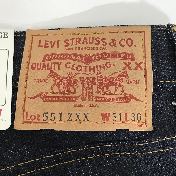 実際に弊社で買取させて頂いた【未使用】Levi’s/リーバイス 551ZXX 刻印555 バレンシア工場 BIGE ビッグE 1998年製 デニムパンツ ジーンズ W31 L36の画像 2枚目