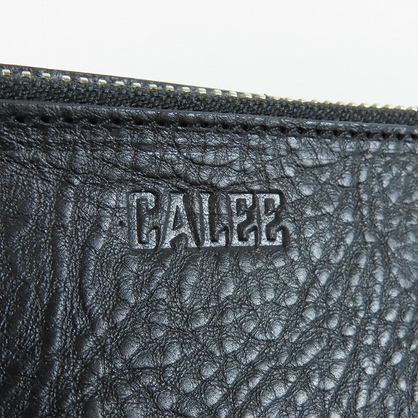 実際に弊社で買取させて頂いたCALEE/キャリー レザーストラップ付き 2つ折り財布の画像 4枚目