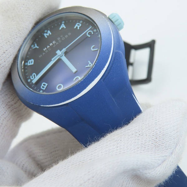 実際に弊社で買取させて頂いたMARC BY MARC JACOBS/マークバイマークジェイコブス クオーツ腕時計 MBM5541【動作未確認】の画像 4枚目