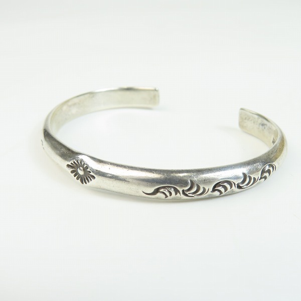 実際に弊社で買取させて頂いたARIZONA FREEDOM/アリゾナフリーダム 太陽神打込 唐草 バングル/ブレスレット