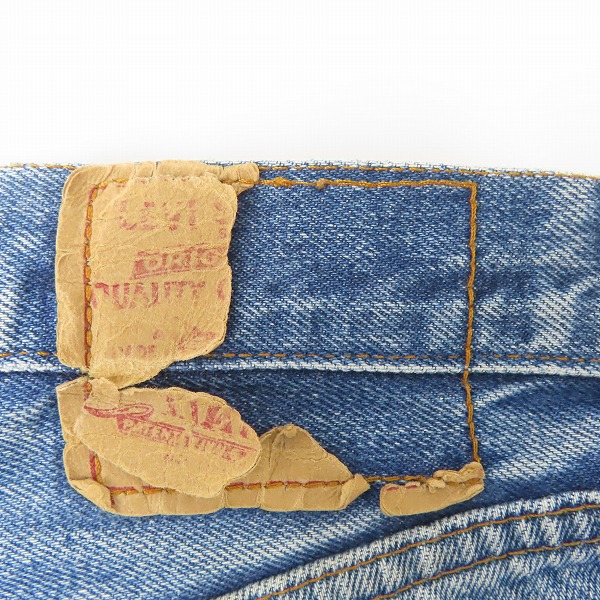 実際に弊社で買取させて頂いたLevi’s/リーバイス 80年代頃 501 刻印555 バレンシア工場 赤耳/スモールe ボタンフライ デニムパンツの画像 2枚目