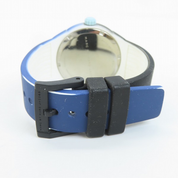 実際に弊社で買取させて頂いたMARC BY MARC JACOBS/マークバイマークジェイコブス クオーツ腕時計 MBM5541【動作未確認】の画像 2枚目