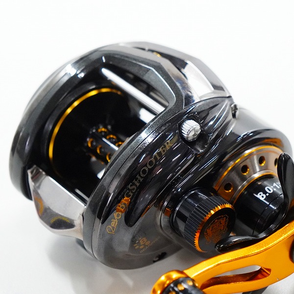 実際に弊社で買取させて頂いたAbuGarcia/アブガルシア REVO BIGSHOOTER COMPACT 8 ビッグシューターコンパクト 右ハンドル ベイトリール 袋/箱付きの画像 4枚目