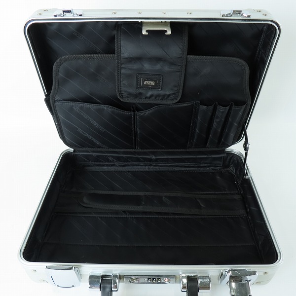 実際に弊社で買取させて頂いたZERO HALLIBURTON/ゼロハリバートン TSA搭載アタッシュケースの画像 4枚目