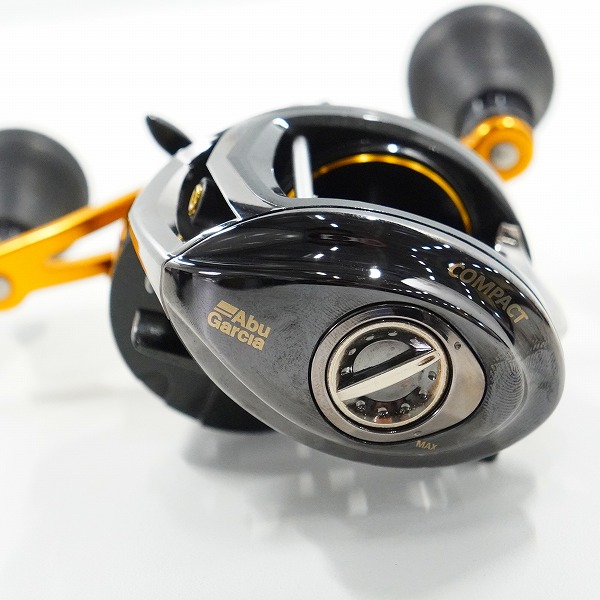実際に弊社で買取させて頂いたAbuGarcia/アブガルシア REVO BIGSHOOTER COMPACT 8 ビッグシューターコンパクト 右ハンドル ベイトリール 袋/箱付きの画像 2枚目