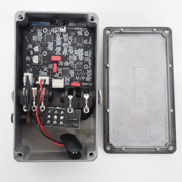 実際に弊社で買取させて頂いた【難有り】Vivie/ビビー Professional Baby Rhino オーバードライブ ベース用エフェクターの画像 7枚目