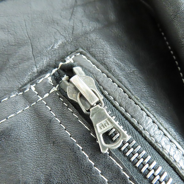 実際に弊社で買取させて頂いたBACKLASH/バックラッシュ ダブルショルダー カウレザー ステッチデザイン シングルライダースジャケット 935-02/1(S)の画像 6枚目