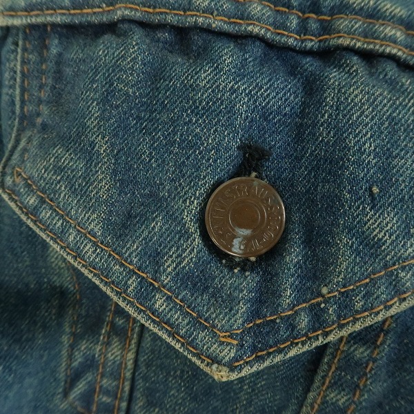 実際に弊社で買取させて頂いたLEVIS/リーバイス 70505 522刻印 BIGE 不均等Ｖ デニムジャケットの画像 6枚目