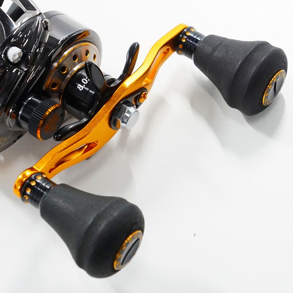 実際に弊社で買取させて頂いたAbuGarcia/アブガルシア REVO BIGSHOOTER COMPACT 8 ビッグシューターコンパクト 右ハンドル ベイトリール 袋/箱付きの画像 5枚目