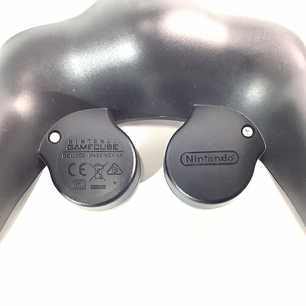 実際に弊社で買取させて頂いたNintendo/任天堂 ニンテンドー ゲームキューブ コントローラー DOL-003 スマブラ ブラック/ホワイト 2点セット【動作未確認】の画像 3枚目