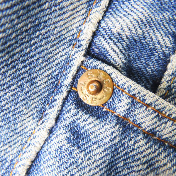 実際に弊社で買取させて頂いたLevi’s/リーバイス 80年代頃 501 刻印555 バレンシア工場 赤耳/スモールe ボタンフライ デニムパンツの画像 9枚目