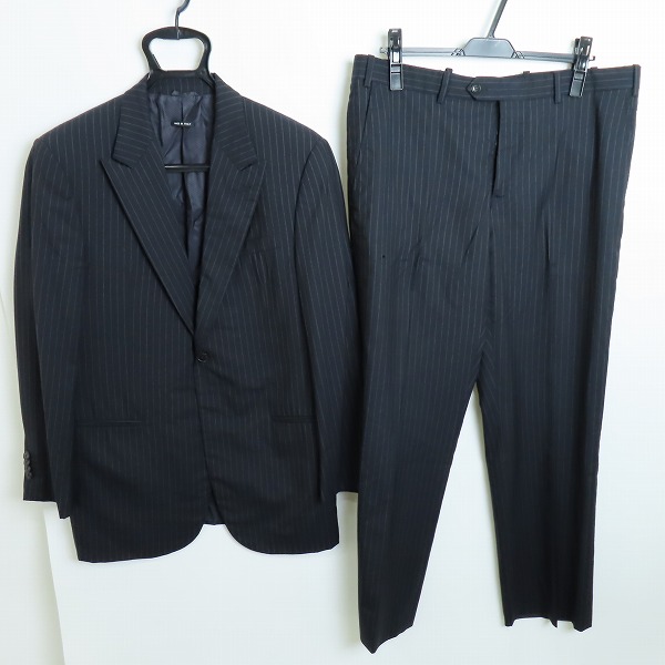 実際に弊社で買取させて頂いたGIORGIO ARMANI/ジョルジオアルマーニ セットアップ スーツ ストライプ ジャケット/パンツ 50