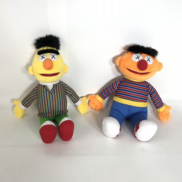 実際に弊社で買取させて頂いた【おまとめ】UNIQLO×KAWS×SESAMESTREET/ユニクロ×カウズ×セサミーストリート ぬいぐるみの画像 3枚目