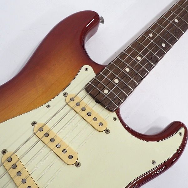 実際に弊社で買取させて頂いた★Fender JAPAN/フェンダージャパン ST62 Stratocaster/ストラトキャスター エレキギター ソフトケース付の画像 4枚目