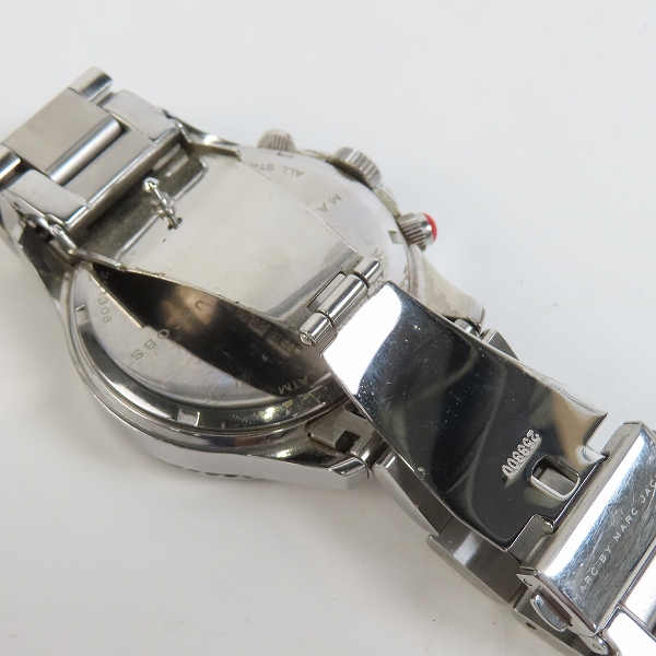 実際に弊社で買取させて頂いたMARC BY MARC JACOBS/マークバイマークジェイコブス 腕時計 シルバー MBM5027【動作未確認】の画像 3枚目