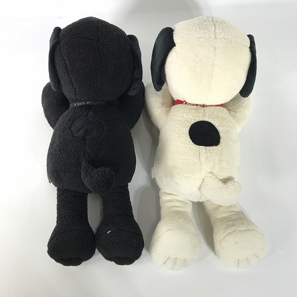 実際に弊社で買取させて頂いたUNIQLO×KAWS×PEANUTS/ユニクロ×カウズ×ピーナッツ スヌーピー ぬいぐるみ 2点セットの画像 1枚目